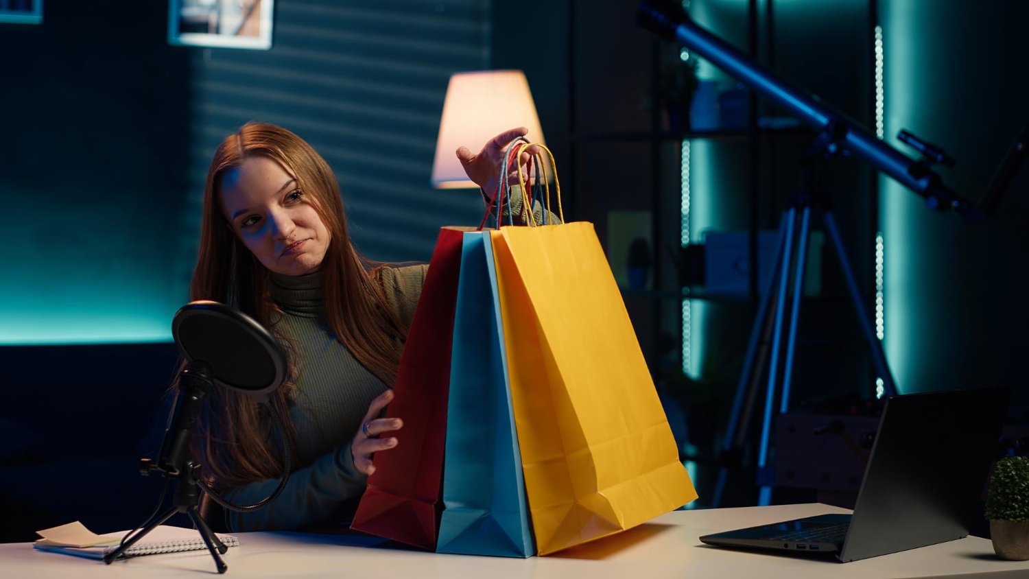 online shopping haul, girl with shopping bags, ecommerce business, shopify marketing, social media content creator, fashion retail marketing, business growth